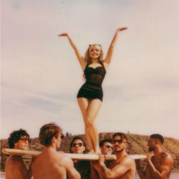 Vintage Bombshell Onepiece swim - Picture 4 of 4